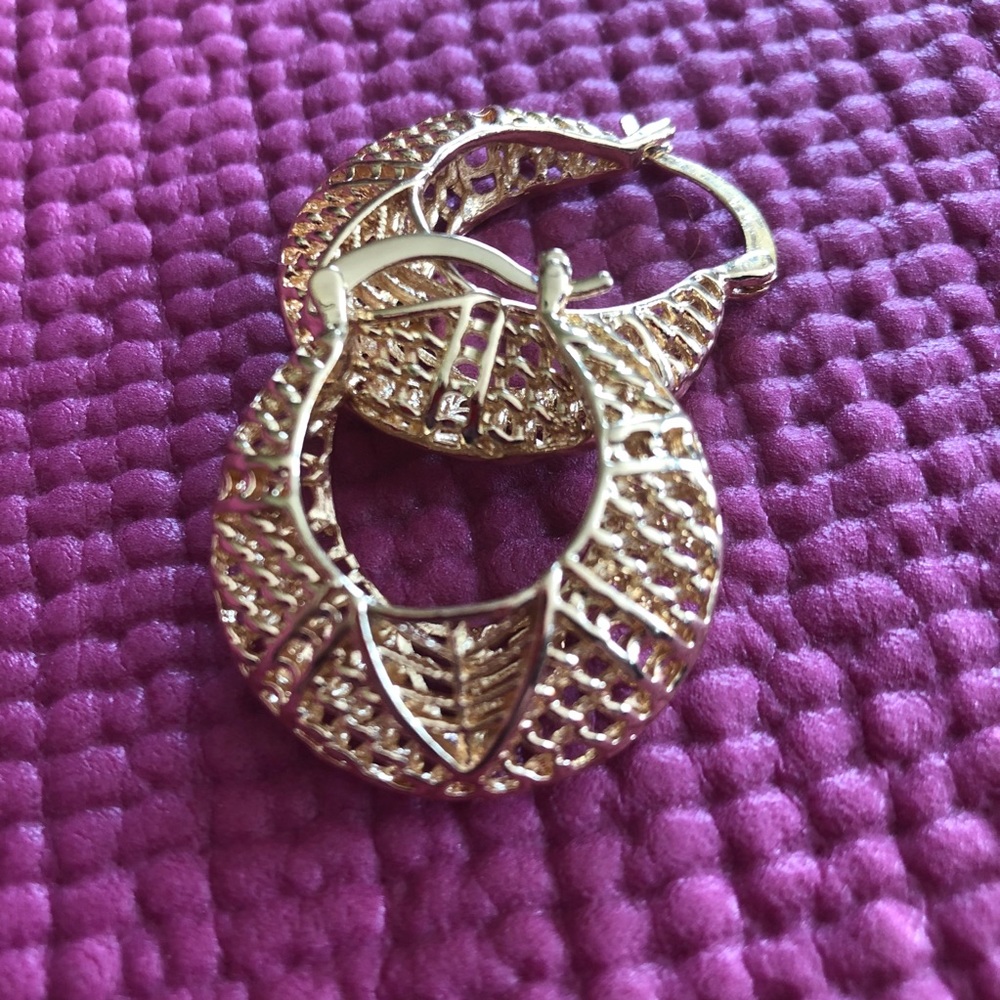 18k Gold Plated Basket Weave Hoops 💛 - Picture 5 of 10